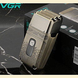 Електрическа самобръсначка VGR V-335 с тройна титанова мрежа